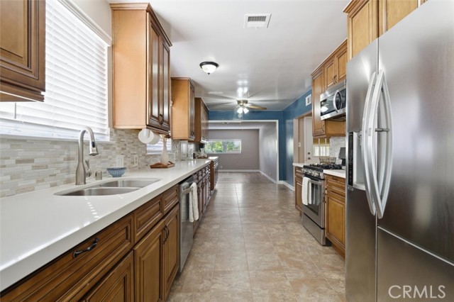 Detail Gallery Image 12 of 32 For 15944 Gledhill St, North Hills,  CA 91343 - 5 Beds | 2/1 Baths