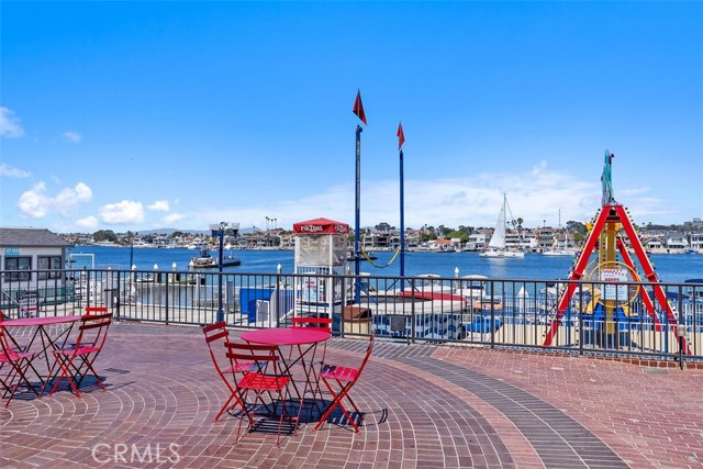 200 E Balboa Boulevard, Newport Beach CA: https://media.crmls.org/medias/288cafab-553c-498e-a94c-dcd9be6a53ec.jpg