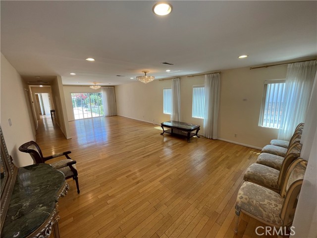 Detail Gallery Image 2 of 28 For 5118 Newcastle Ave, Encino,  CA 91316 - 3 Beds | 2 Baths