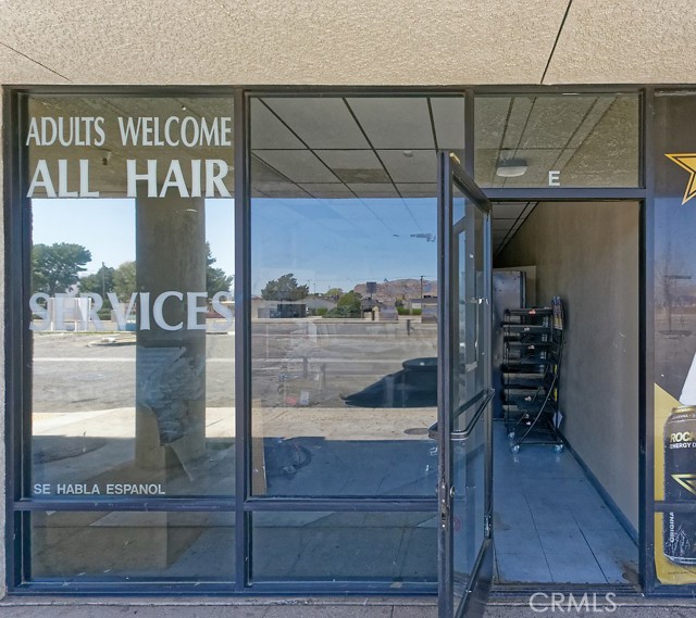 13534 Navajo Road, Apple Valley, California 92308, ,Commercial Lease,For Rent,13534 Navajo Road,CRHD25069136