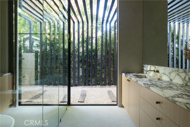 Detail Gallery Image 29 of 36 For 23340 Collins, Woodland Hills,  CA 91367 - 4 Beds | 4/1 Baths