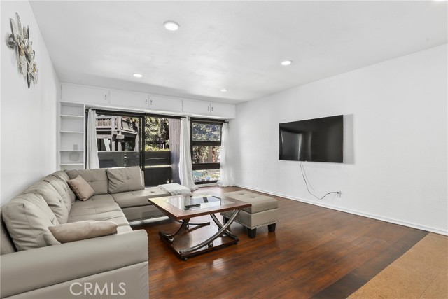 7740 Redlands Street, Playa del Rey CA: https://media.crmls.org/medias/288e25d2-73fb-4baf-b575-9a09c777a0d7.jpg