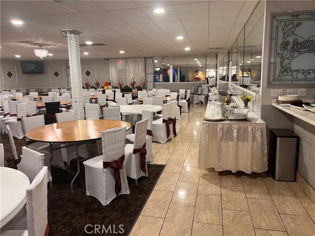 965 W Foothill Boulevard, Upland CA: https://media.crmls.org/medias/288f0819-d60e-4069-b840-6763b188cef9.jpg