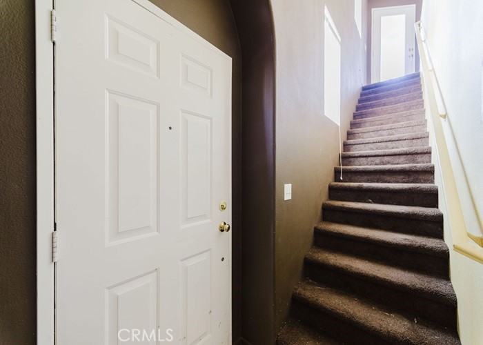 https://media.crmls.org/medias/288f5991-75df-4c50-918e-5c8e566d24d1.jpg?preset=X-Large