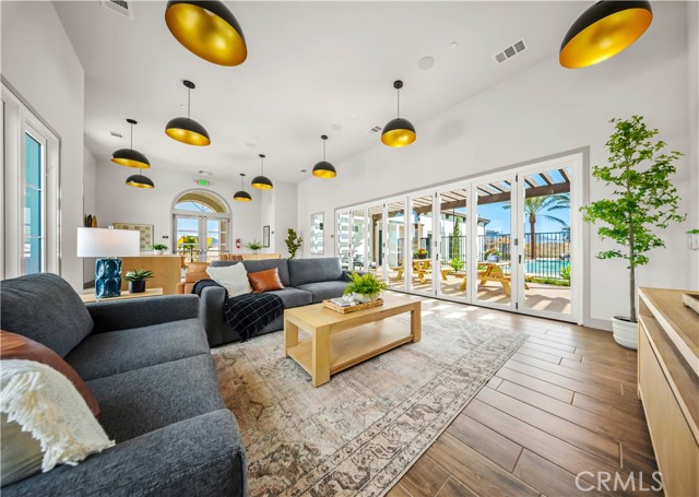 Detail Gallery Image 17 of 19 For 2861 via Descanso, Camarillo,  CA 93012 - 3 Beds | 2/1 Baths