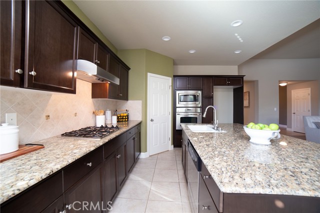 Detail Gallery Image 9 of 47 For 3350 Buckingham, Clovis,  CA 93619 - 4 Beds | 2/1 Baths