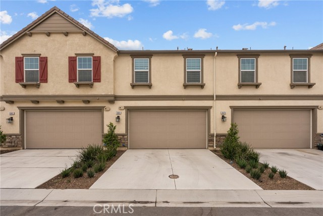 3981 E Huntington Street, Ontario CA: https://media.crmls.org/medias/28912aa1-9e91-4788-bfcb-d9d2dfb2e2e2.jpg