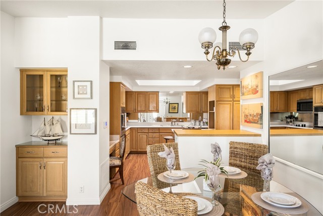 Detail Gallery Image 12 of 27 For 1581 Glenview  65-B, Seal Beach,  CA 90740 - 2 Beds | 2 Baths