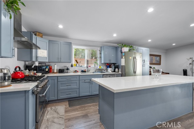 Detail Gallery Image 8 of 44 For 9600 Amboy Ave, Pacoima,  CA 91331 - 7 Beds | 6 Baths