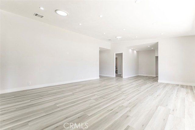 Detail Gallery Image 10 of 28 For 17646 Raymer St, Northridge,  CA 91325 - 3 Beds | 3 Baths