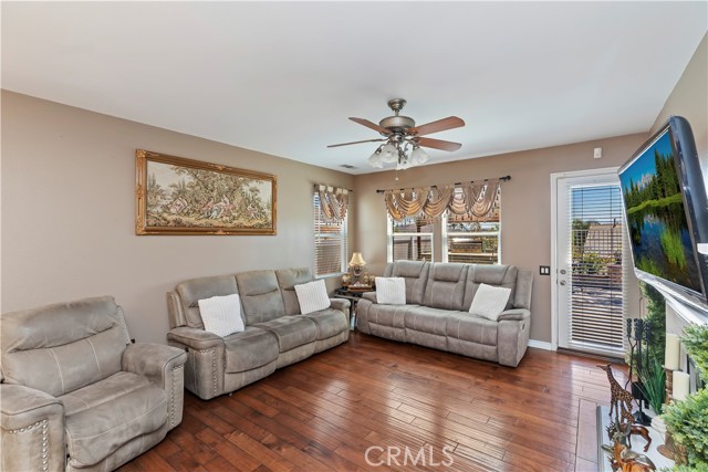 Detail Gallery Image 17 of 45 For 27488 Murrieta Oaks Ave, Murrieta,  CA 92562 - 4 Beds | 3 Baths