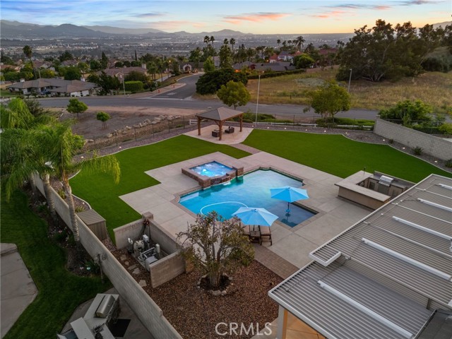 Detail Gallery Image 3 of 39 For 28929 Davis, Highland,  CA 92346 - 4 Beds | 2/1 Baths