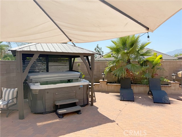 15767 Buck Point Lane, Fontana CA: https://media.crmls.org/medias/2899d0d6-9c7a-4441-8f46-e74ed9168c4c.jpg