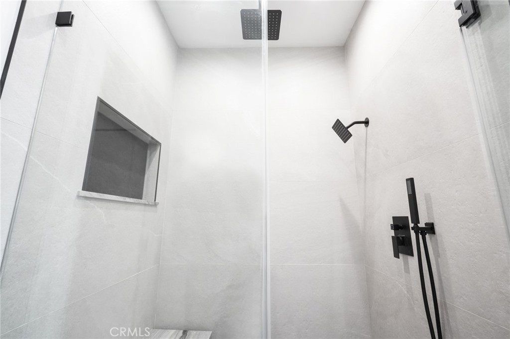 https://media.crmls.org/medias/2899f8c3-8ac8-49c7-bdb7-6874bc4610af.jpg?preset=X-Large