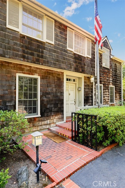 85 S San Rafael Avenue, Pasadena CA: https://media.crmls.org/medias/289aa302-9833-4930-8e8e-34472d303ab7.jpg