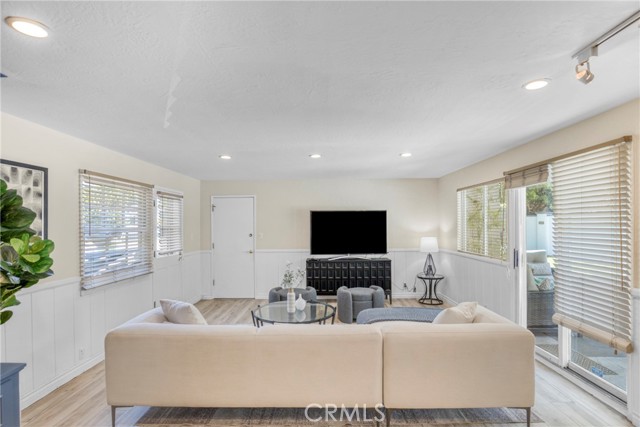 20300 Delita Drive, Woodland Hills CA: https://media.crmls.org/medias/289abdf5-fe2c-4c13-afae-343c49918b30.jpg