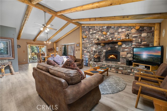 Detail Gallery Image 8 of 40 For 42106 Snowmass Ln, Big Bear Lake,  CA 92315 - 3 Beds | 2 Baths