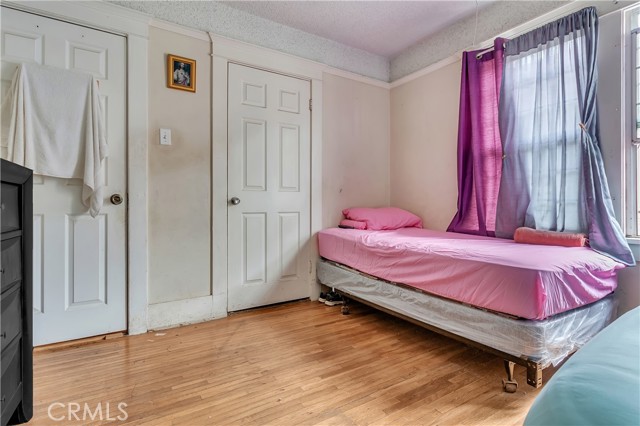 4154 S Harvard Blvd, Los Angeles CA: https://media.crmls.org/medias/289ccd83-f4ba-45ff-8a29-e8a51be460ae.jpg