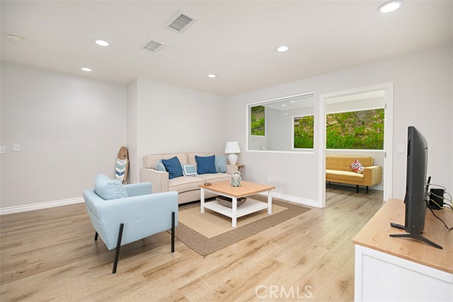 Detail Gallery Image 10 of 26 For 967 Oriole Dr, Laguna Beach,  CA 92651 - 2 Beds | 3 Baths