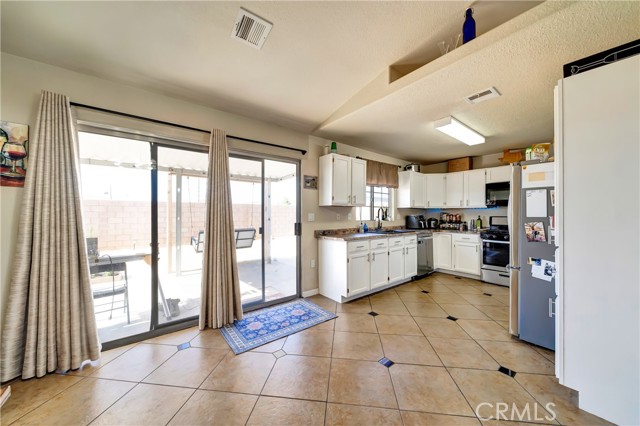 Detail Gallery Image 15 of 39 For 3531 San Jacinto Ave, Rosamond,  CA 93560 - 3 Beds | 2 Baths