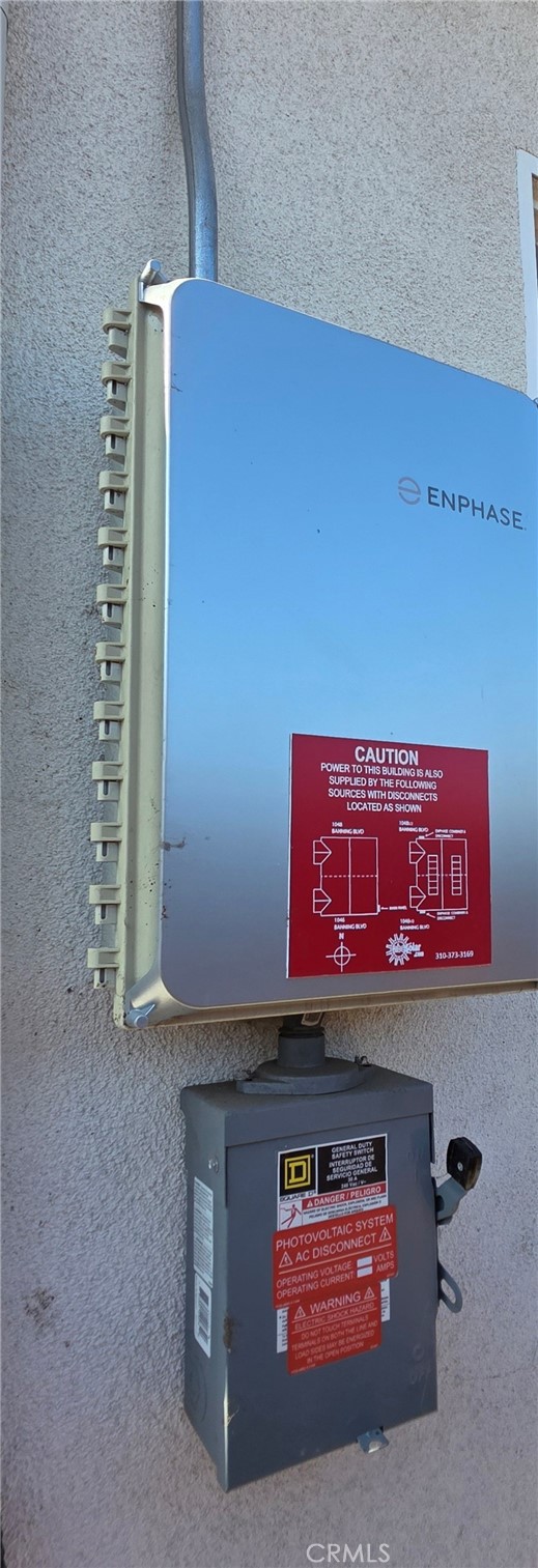1046 N Banning Boulevard, Wilmington CA: https://media.crmls.org/medias/289ec73a-d0ab-4355-88a2-014376d5788f.jpg