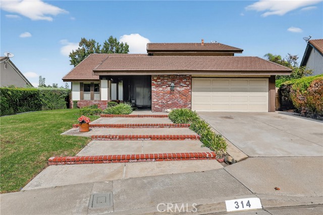 Detail Gallery Image 3 of 54 For 314 Smokeridge Ter, Anaheim Hills,  CA 92807 - 5 Beds | 3 Baths