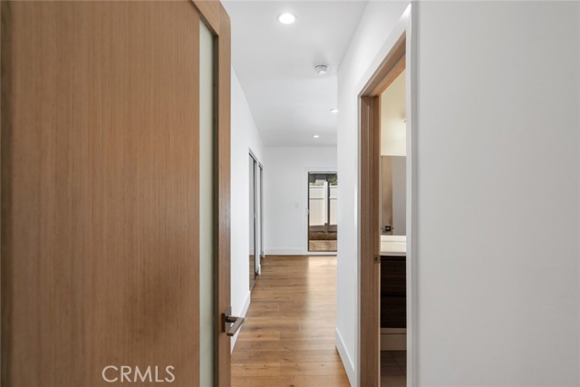 Detail Gallery Image 17 of 54 For 6015 Laurelgrove, North Hollywood,  CA 91606 - 5 Beds | 5 Baths