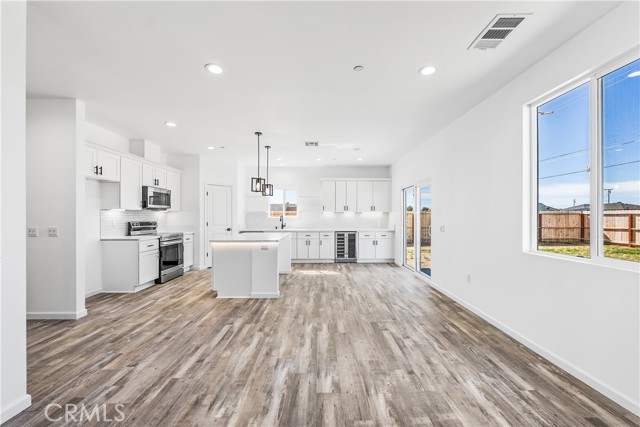 Detail Gallery Image 15 of 60 For 20349 90th St, California City,  CA 93505 - 4 Beds | 3 Baths