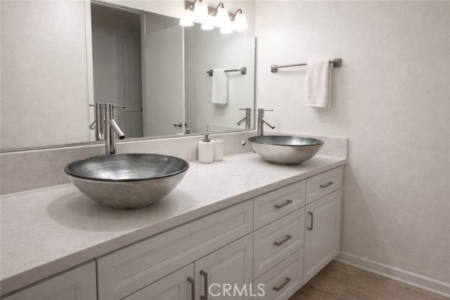 Detail Gallery Image 3 of 5 For 169 Tarocco, Irvine,  CA 92618 - 2 Beds | 2 Baths