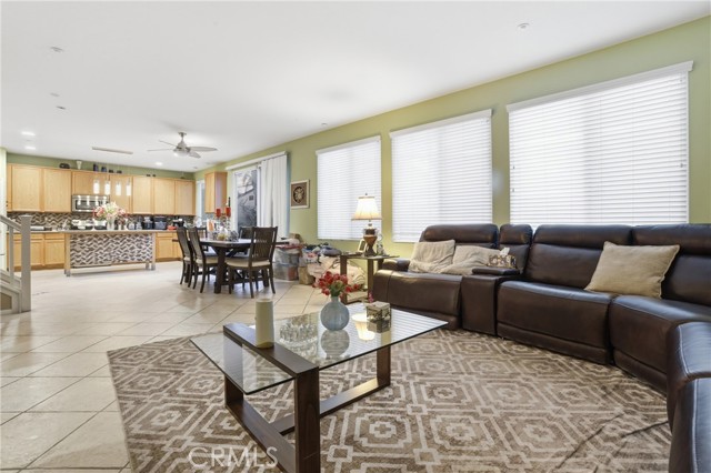 Detail Gallery Image 9 of 27 For 7441 Sultana, Fontana,  CA 92336 - 5 Beds | 3 Baths