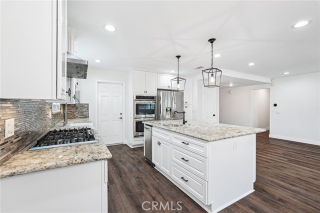 Detail Gallery Image 7 of 18 For 1762 Bern Dr, Corona,  CA 92882 - 4 Beds | 2 Baths