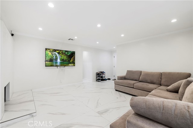 Detail Gallery Image 7 of 47 For 11329 Mclennan Ave, Granada Hills,  CA 91344 - 7 Beds | 2 Baths