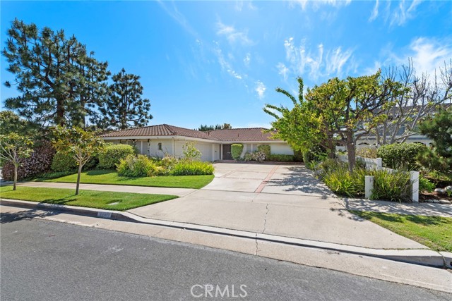 Detail Gallery Image 1 of 1 For 2727 Island View Dr, Corona Del Mar,  CA 92625 - 4 Beds | 2/1 Baths