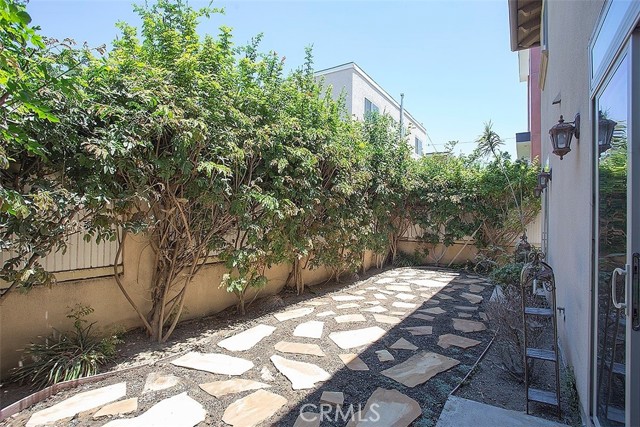 Detail Gallery Image 17 of 17 For 2621 Carnegie Ln #C,  Redondo Beach,  CA 90278 - 3 Beds | 2/1 Baths