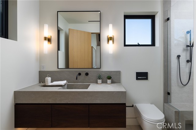 Detail Gallery Image 39 of 48 For 2100 Windward Ln, Newport Beach,  CA 92660 - 5 Beds | 5/3 Baths