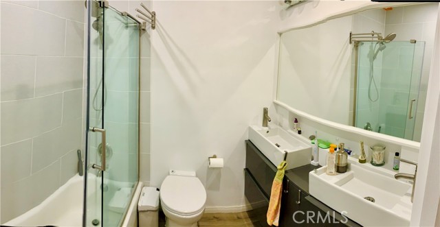 8300 Manitoba Street, Playa del Rey CA: https://media.crmls.org/medias/28a53a40-69cd-497b-a3e0-4850d76e49ee.jpg