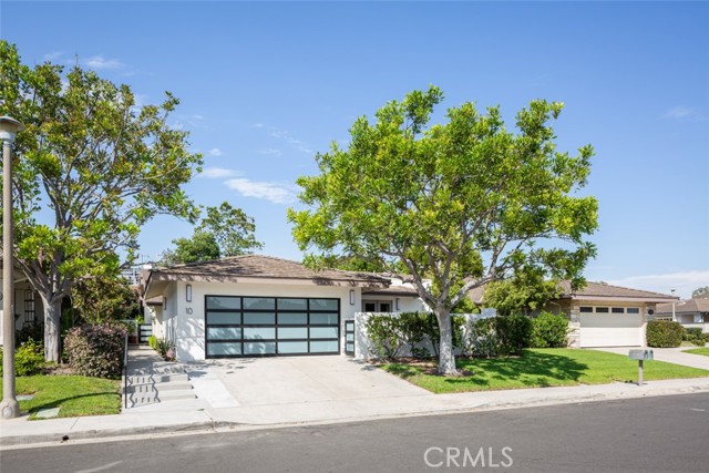 Detail Gallery Image 2 of 34 For 10 Maritime Dr, Corona Del Mar,  CA 92625 - 3 Beds | 2 Baths