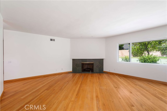 Detail Gallery Image 8 of 33 For 1549 Thompson Ave, Glendale,  CA 91201 - 4 Beds | 2 Baths