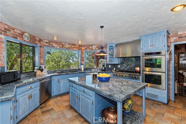 Detail Gallery Image 17 of 73 For 1621 Lupin Rd, Lake Arrowhead,  CA 92352 - 7 Beds | 7/2 Baths