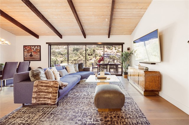 2522 Zorada Drive, Los Angeles CA: https://media.crmls.org/medias/28a65d58-5e2c-4650-9570-a96525e2f487.jpg
