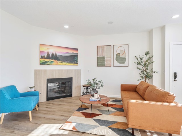 Detail Gallery Image 13 of 45 For 7320 Balboa Bld, Lake Balboa,  CA 91406 - 2 Beds | 2 Baths