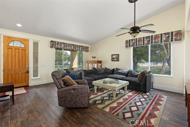 Detail Gallery Image 12 of 41 For 22455 Grand Ave, Wildomar,  CA 92595 - 3 Beds | 2 Baths