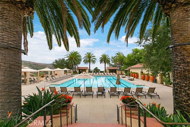 4 Baffin bay, Newport Coast CA: https://media.crmls.org/medias/28a82dec-b64b-4daf-89bf-5bde89c11f6e.jpg