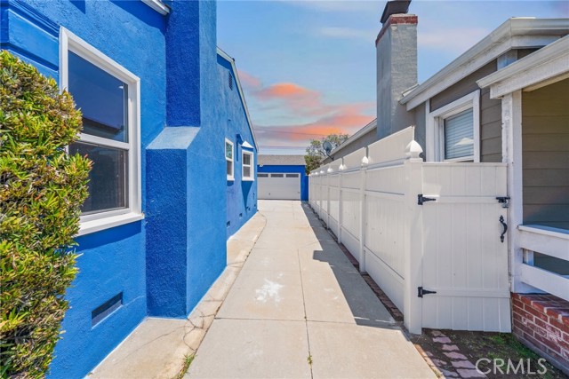 8460 Truxton Avenue, Los Angeles CA: https://media.crmls.org/medias/28a8fc15-4191-469a-8d7c-2d0b480c9281.jpg