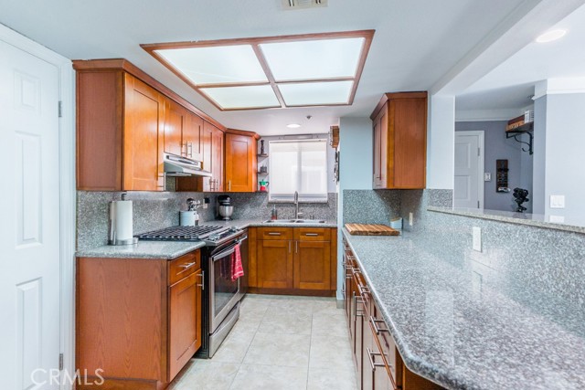 110 W Maple Street, Glendale CA: https://media.crmls.org/medias/28a928b2-89f2-48b8-89f9-9818a4b915f5.jpg
