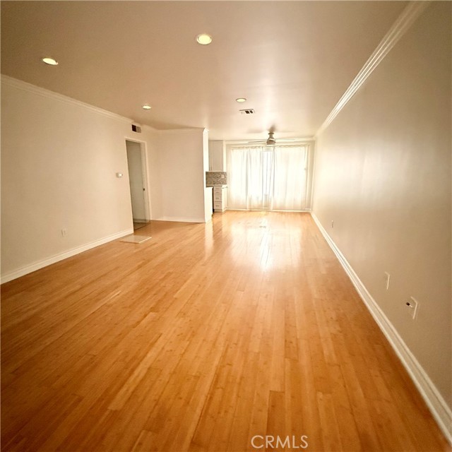 Detail Gallery Image 3 of 14 For 12801 Moorpark #106,  Studio City,  CA 91604 - 2 Beds | 2 Baths