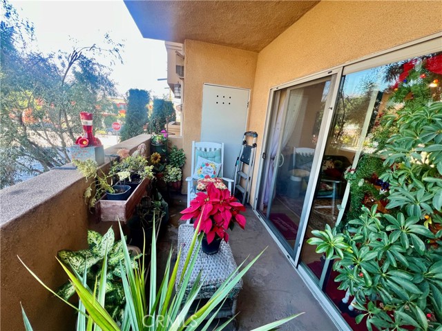 Detail Gallery Image 15 of 15 For 1515 Grismer Ave #102,  Burbank,  CA 91504 - 2 Beds | 2 Baths