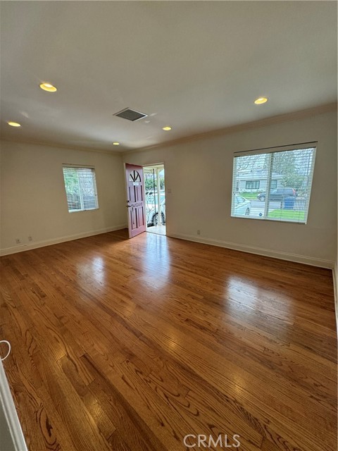 Detail Gallery Image 5 of 17 For 5722 Cedros Ave, Van Nuys,  CA 91411 - 3 Beds | 2 Baths
