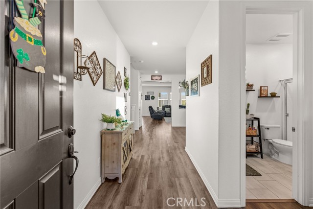 Detail Gallery Image 4 of 42 For 4013 Elderberry, Lake Elsinore,  CA 92530 - 5 Beds | 3 Baths