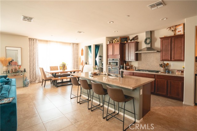 Detail Gallery Image 2 of 15 For 1968 Nogales Ave, Perris,  CA 92571 - 5 Beds | 4 Baths